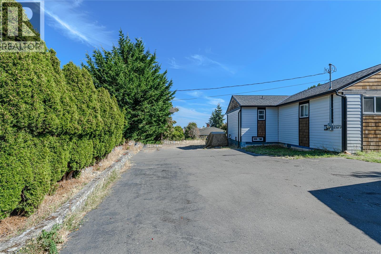Photo 52 of 1979 Grandview Dr, Saanich BC
