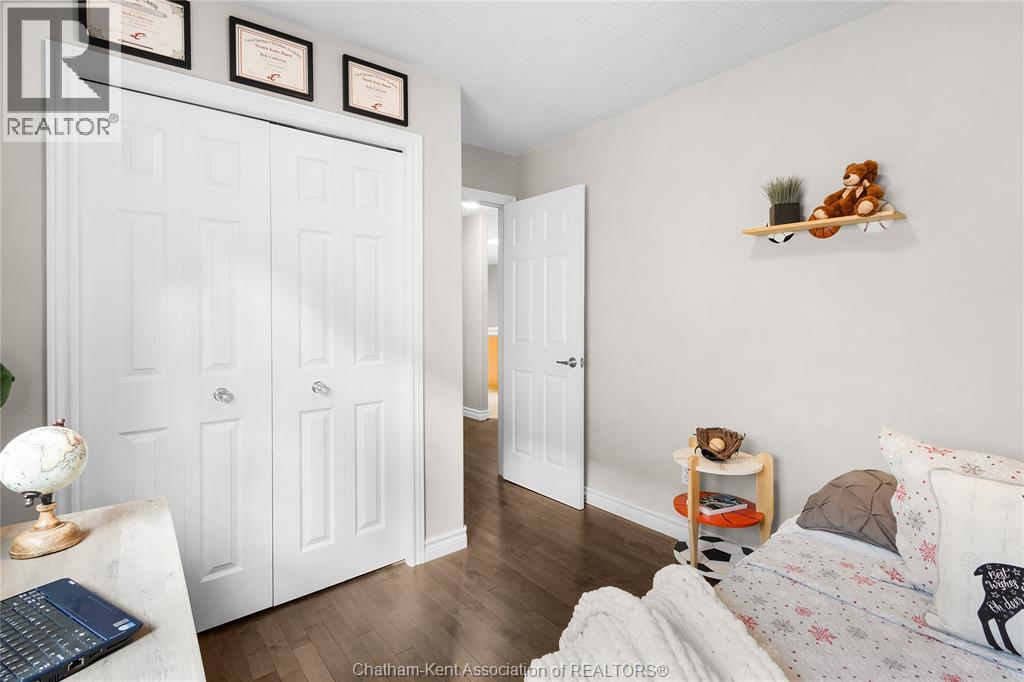 Photo 15 of 83 Greenfield Lane, Chatham ON