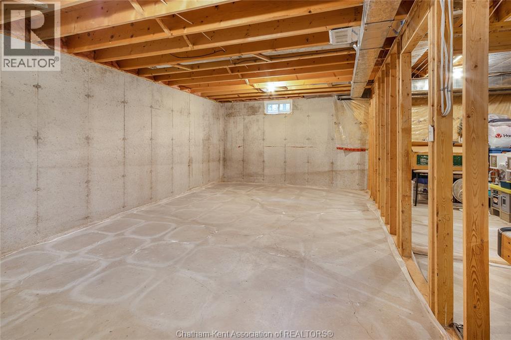 Photo 20 of 83 Greenfield Lane, Chatham ON