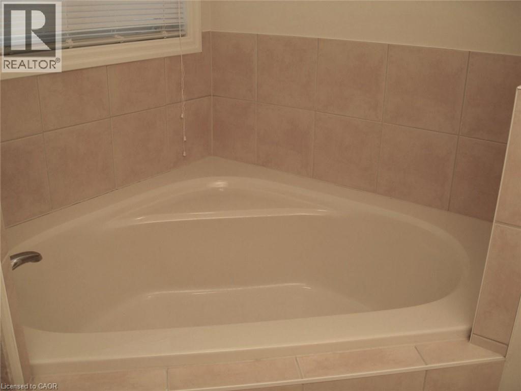 Photo 11 of 148 Montreal Circle, Hamilton ON