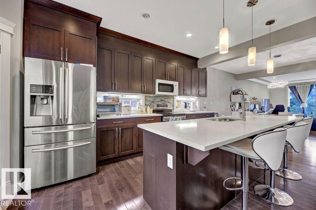 Photo 10 of 10806 72 Av Nw, Edmonton AB
