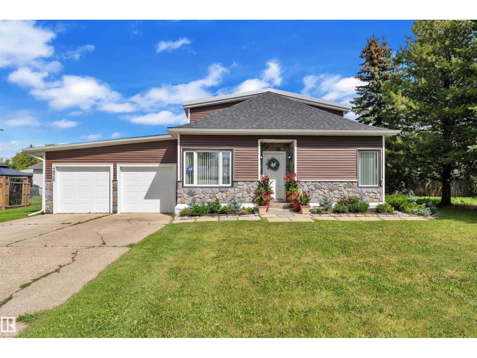 Photo 1 of 4826 52 Av, Tofield AB