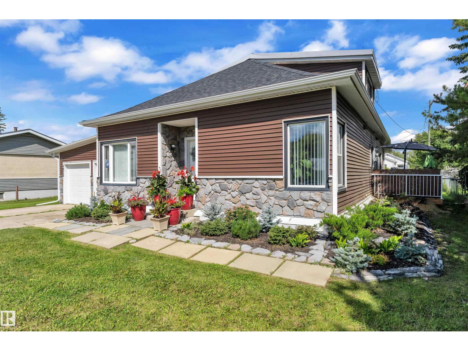 Photo 3 of 4826 52 Av, Tofield AB
