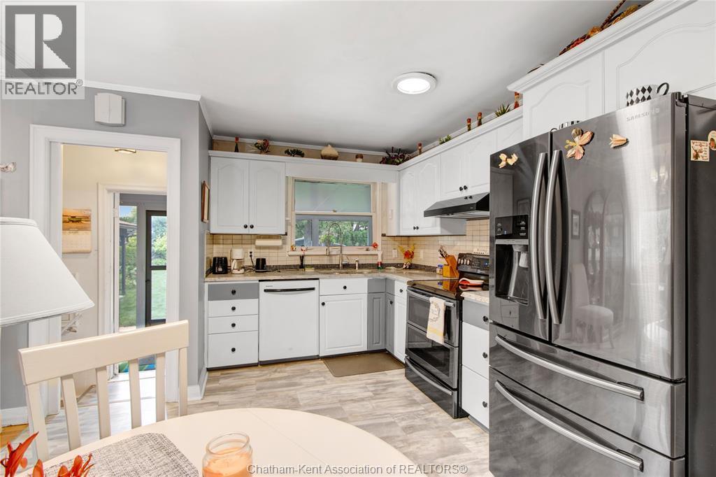 Photo 10 of 41 Maple Street, Chatham ON