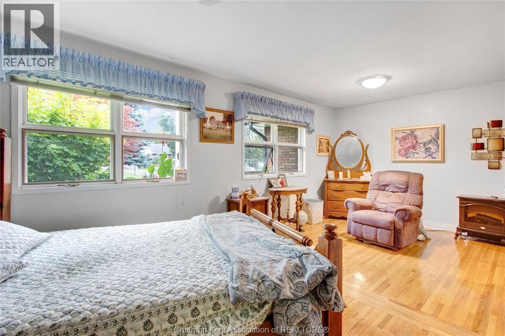 Photo 15 of 41 Maple Street, Chatham ON