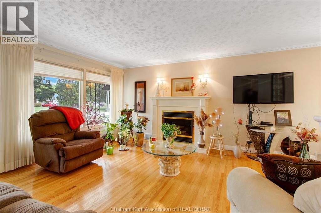 Photo 6 of 41 Maple Street, Chatham ON