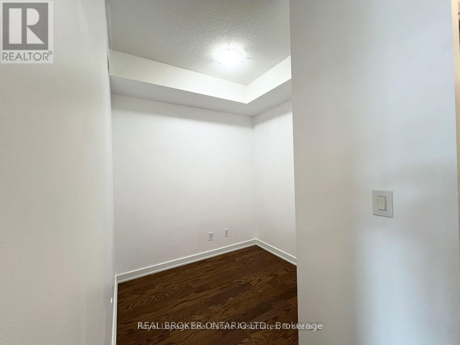 Photo 10 of 4070 4403 Confederation Parkway, Mississauga ON