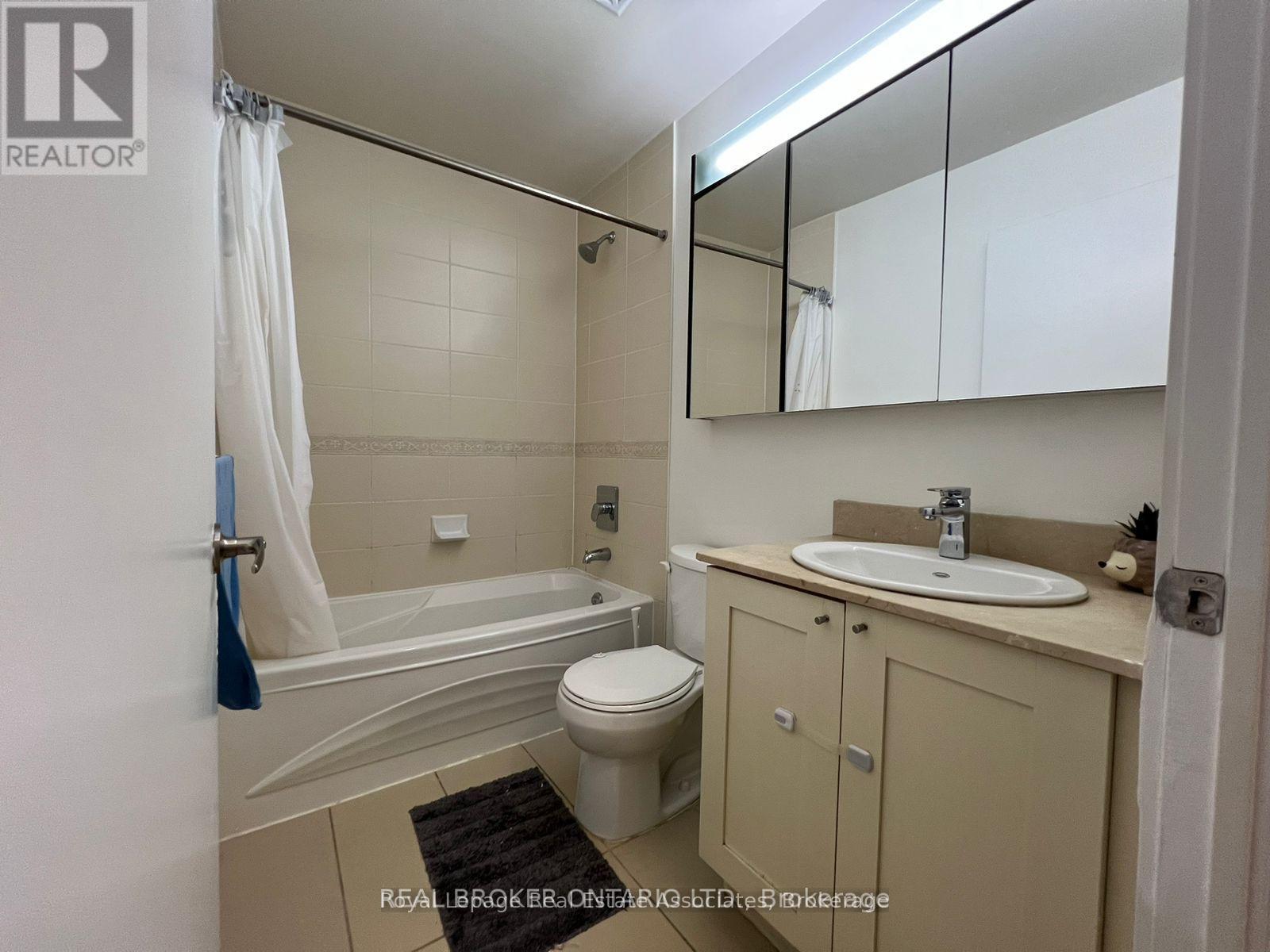 Photo 11 of 4070 4403 Confederation Parkway, Mississauga ON