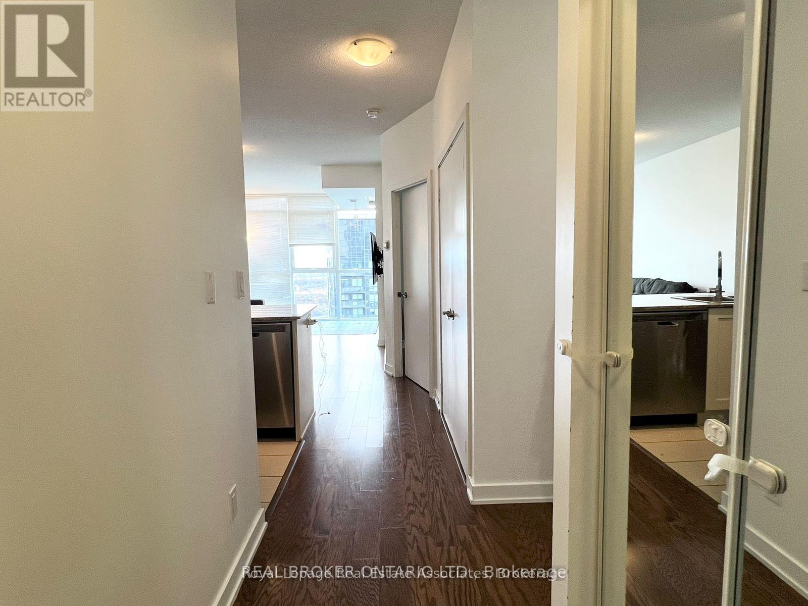 Photo 4 of 4070 4403 Confederation Parkway, Mississauga ON