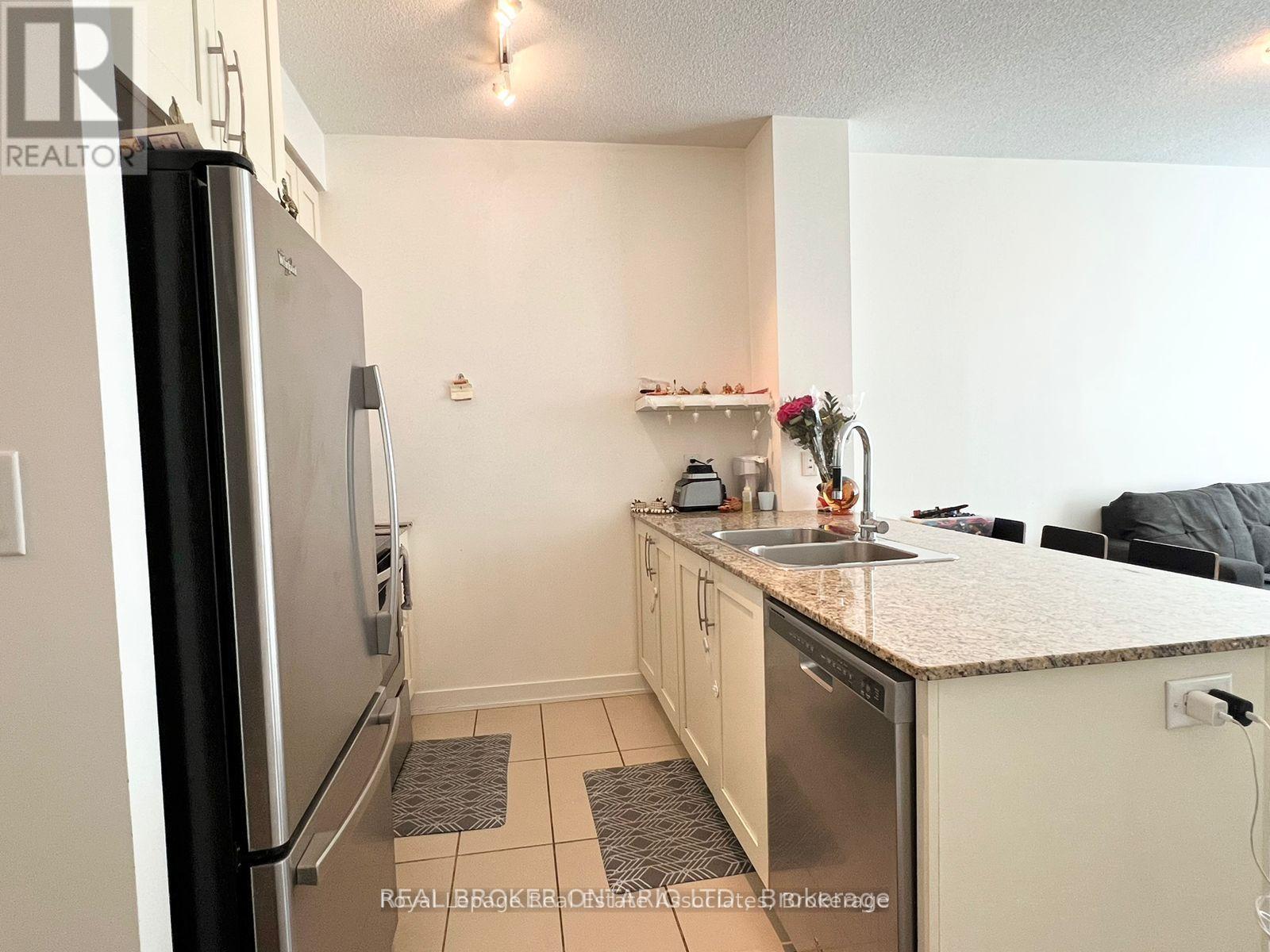 Photo 8 of 4070 4403 Confederation Parkway, Mississauga ON
