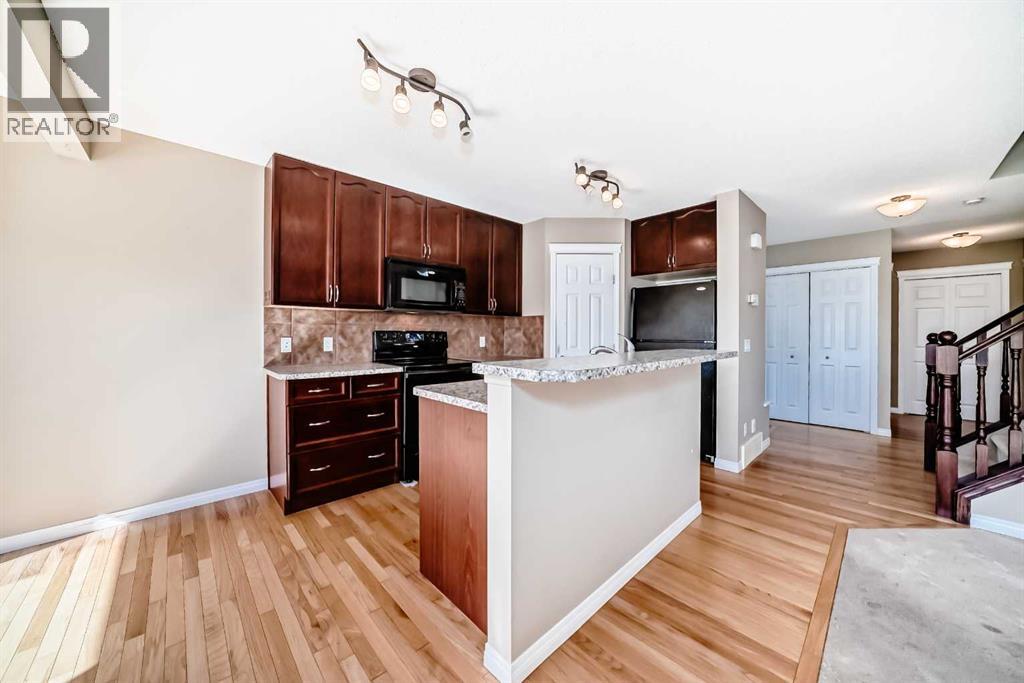Photo 3 of 7 Covecreek Place Ne, Calgary AB