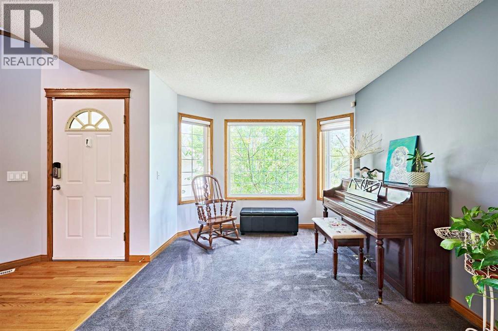 Single Family House for Sale in  Edgeridge View NW Edgemont Calgary 