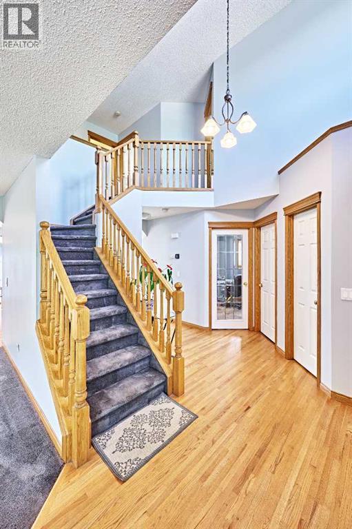 Single Family House for Sale in  Edgeridge View NW Edgemont Calgary 