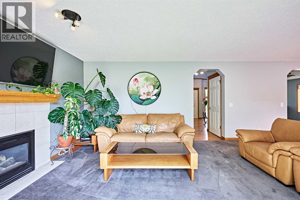 Single Family House for Sale in  Edgeridge View NW Edgemont Calgary 