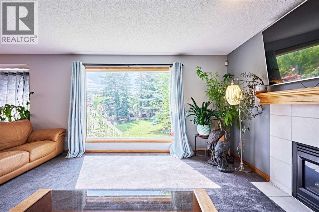 Single Family House for Sale in  Edgeridge View NW Edgemont Calgary 