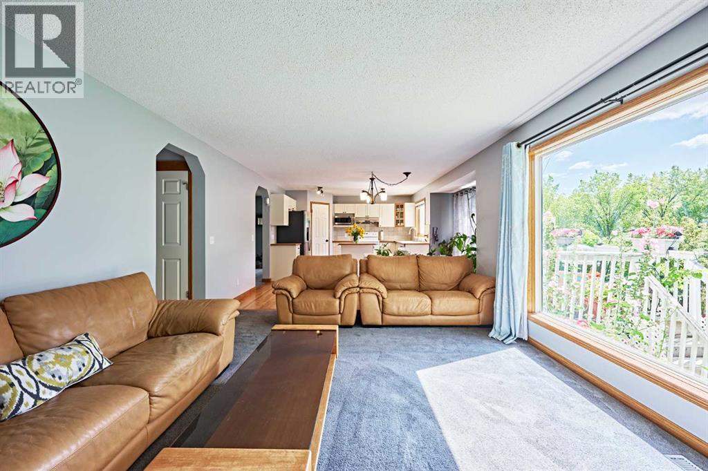 Single Family House for Sale in  Edgeridge View NW Edgemont Calgary 