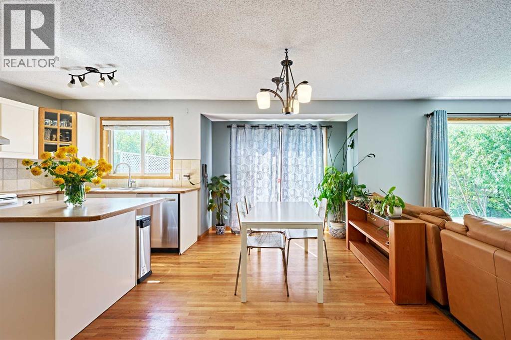 Single Family House for Sale in  Edgeridge View NW Edgemont Calgary 