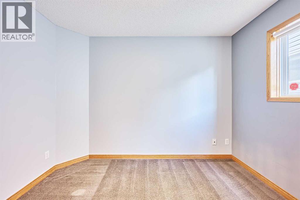 Single Family House for Sale in  Edgeridge View NW Edgemont Calgary 