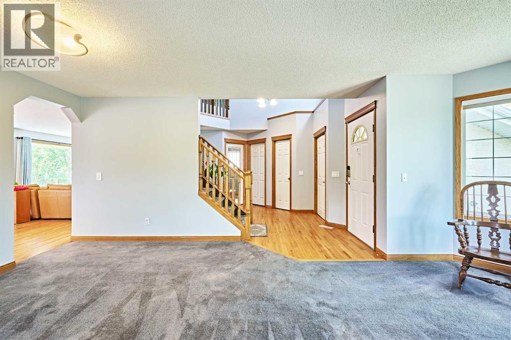 Single Family House for Sale in  Edgeridge View NW Edgemont Calgary 