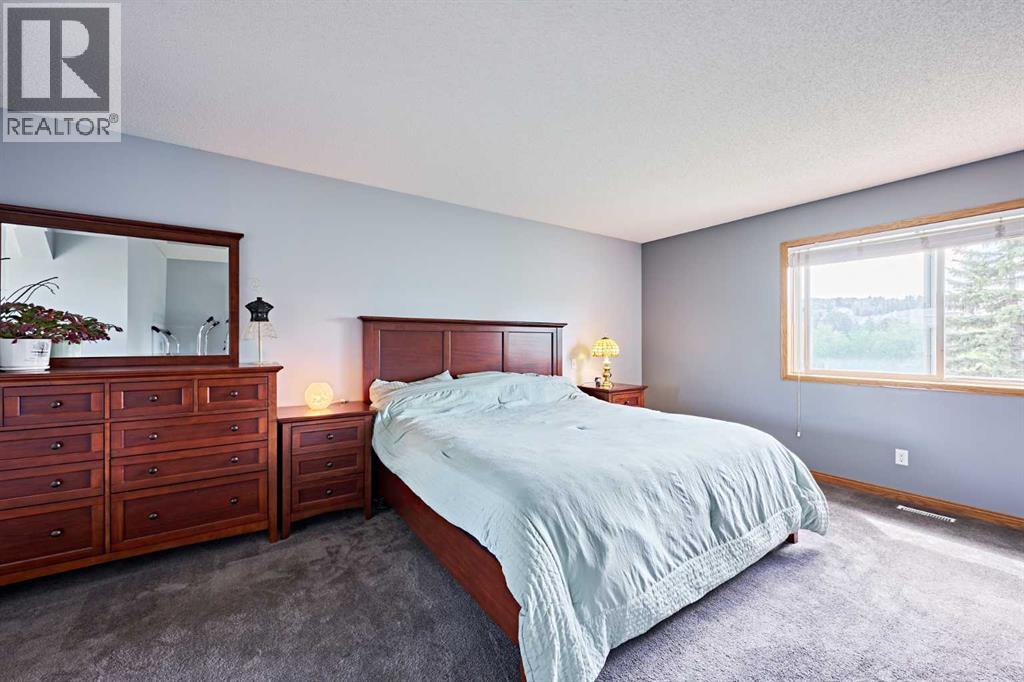 Single Family House for Sale in  Edgeridge View NW Edgemont Calgary 