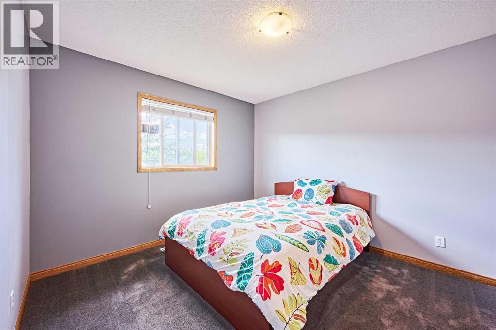 Single Family House for Sale in  Edgeridge View NW Edgemont Calgary 