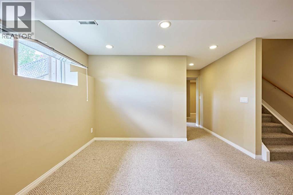 Single Family House for Sale in  Edgeridge View NW Edgemont Calgary 