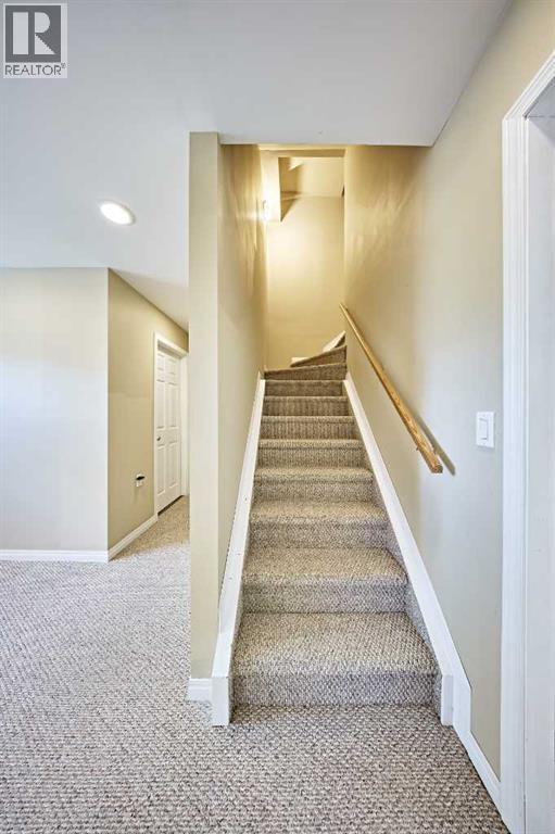 Single Family House for Sale in  Edgeridge View NW Edgemont Calgary 