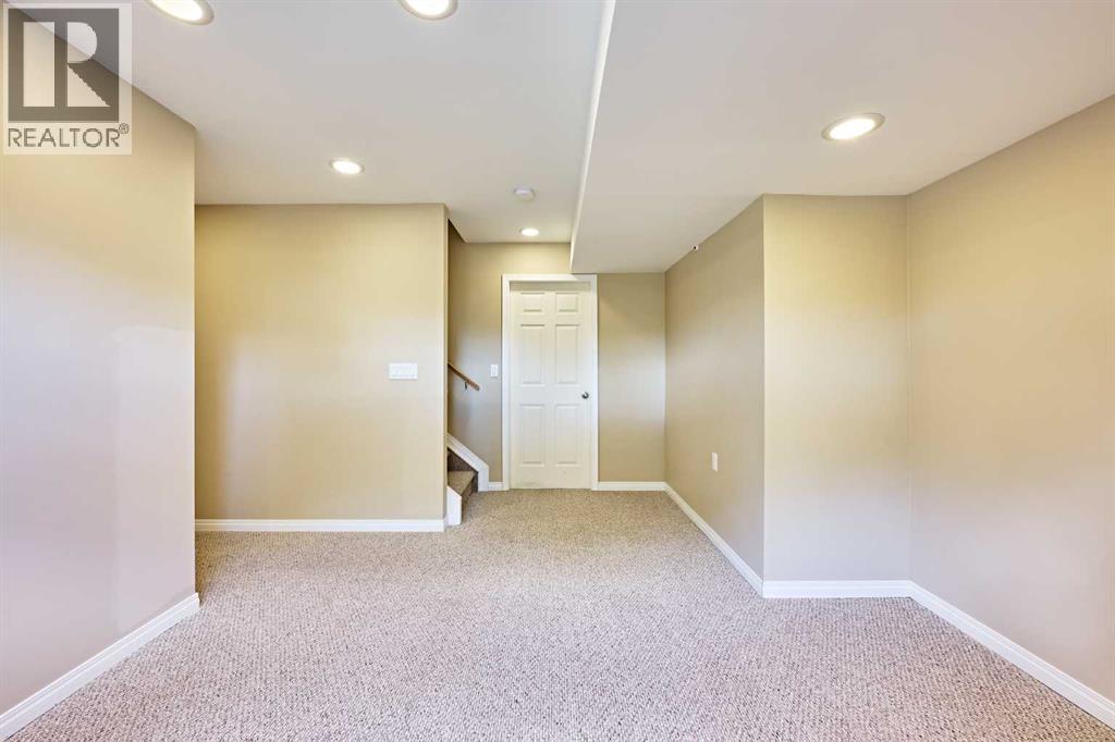 Single Family House for Sale in  Edgeridge View NW Edgemont Calgary 