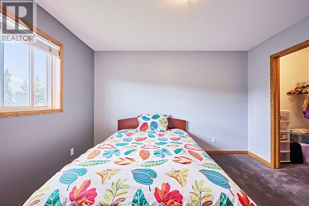 Single Family House for Sale in  Edgeridge View NW Edgemont Calgary 