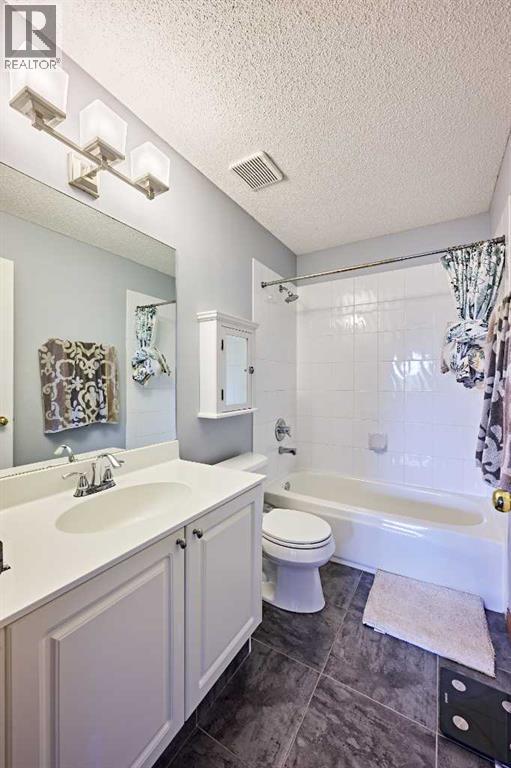 Single Family House for Sale in  Edgeridge View NW Edgemont Calgary 