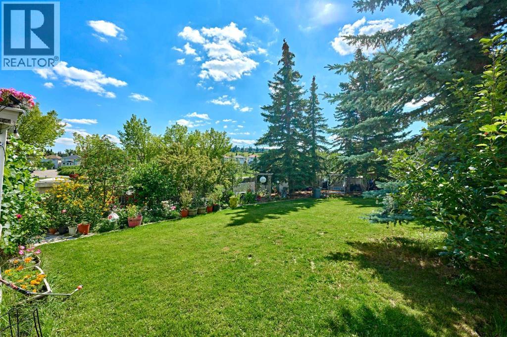 Single Family House for Sale in  Edgeridge View NW Edgemont Calgary 