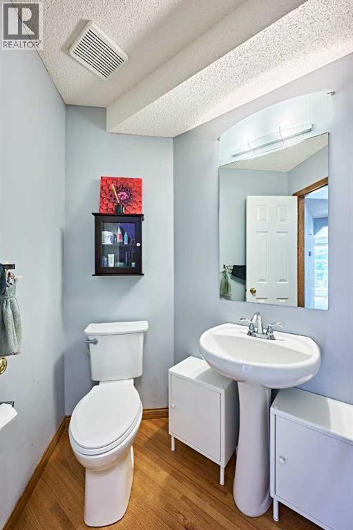 Single Family House for Sale in  Edgeridge View NW Edgemont Calgary 