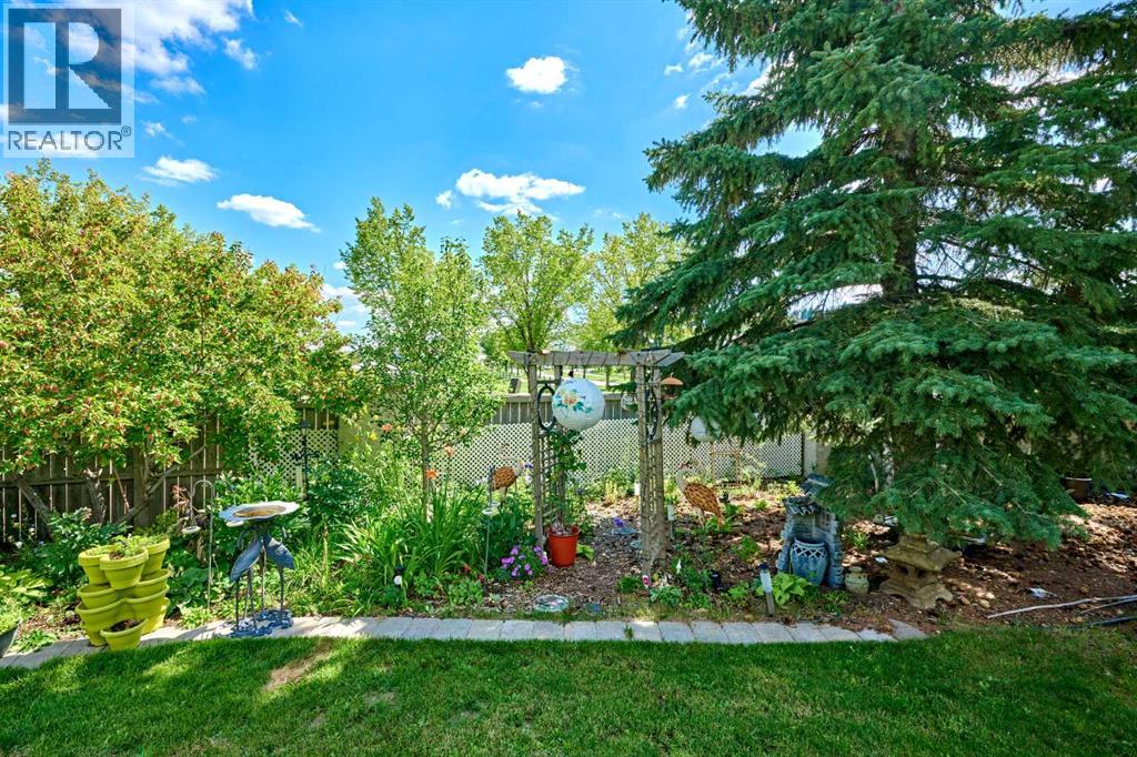 Single Family House for Sale in  Edgeridge View NW Edgemont Calgary 