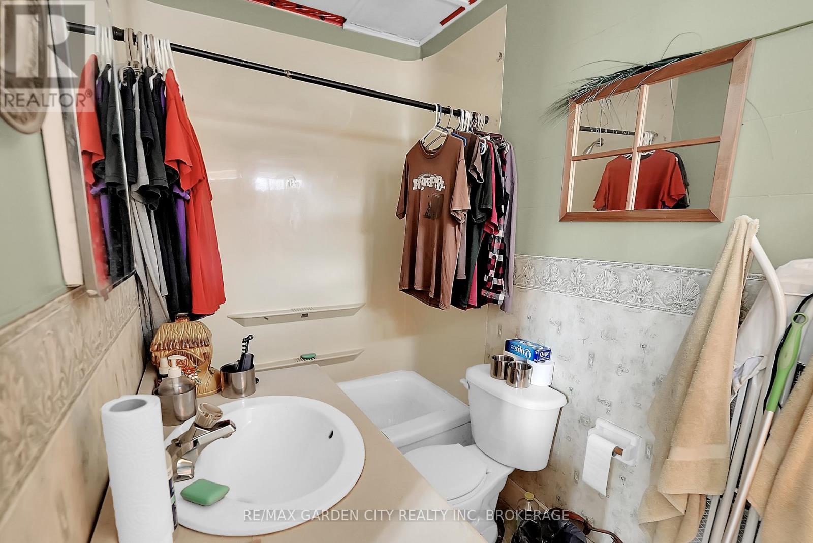 Photo 29 of 213 Geneva Street, St Catharines ON