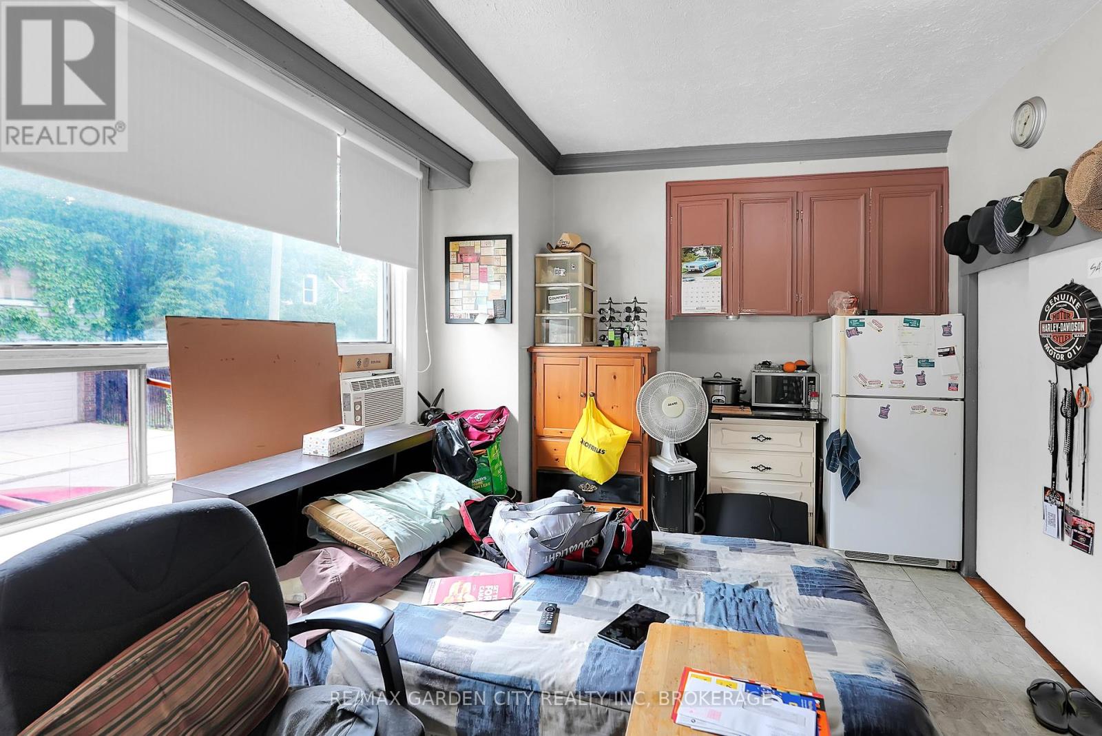 Photo 8 of 213 Geneva Street, St Catharines ON