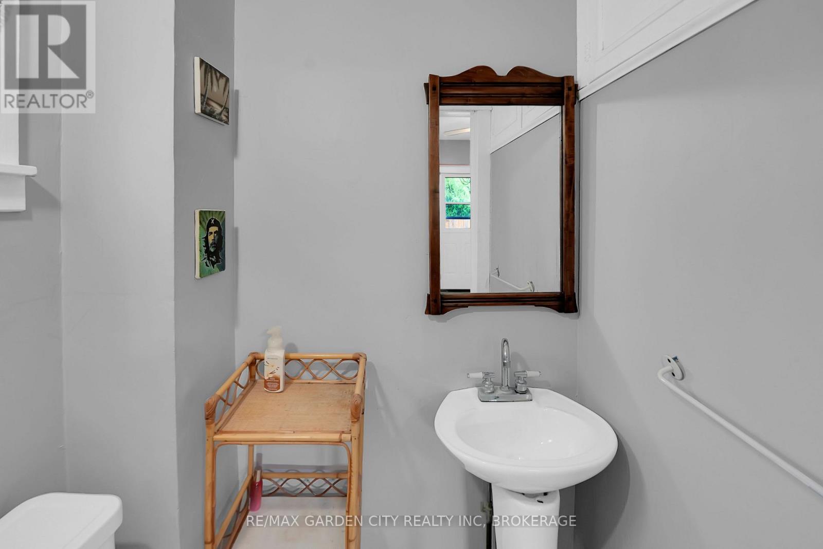 Photo 12 of 111 Lowell Avenue, St Catharines ON