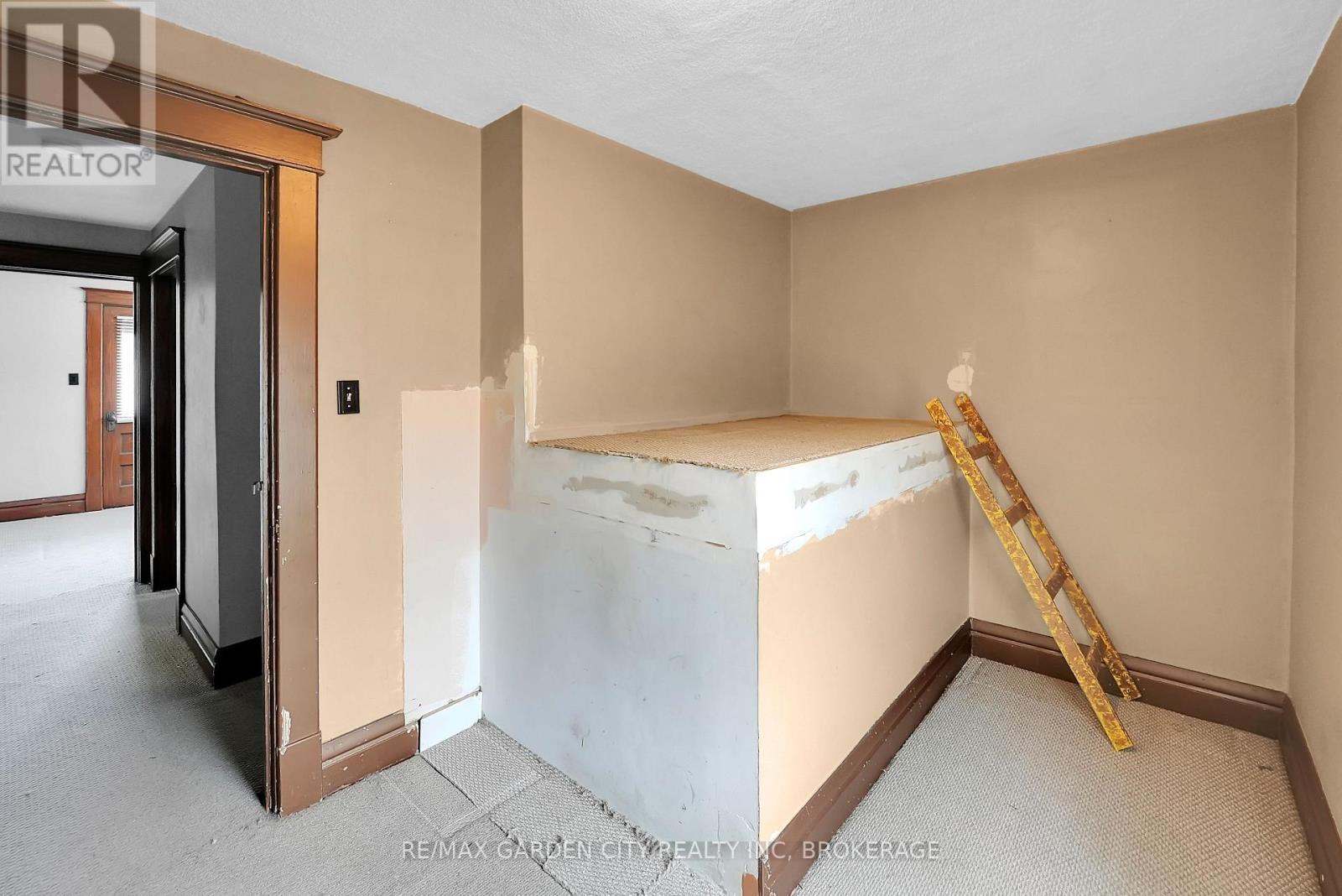 Photo 18 of 111 Lowell Avenue, St Catharines ON