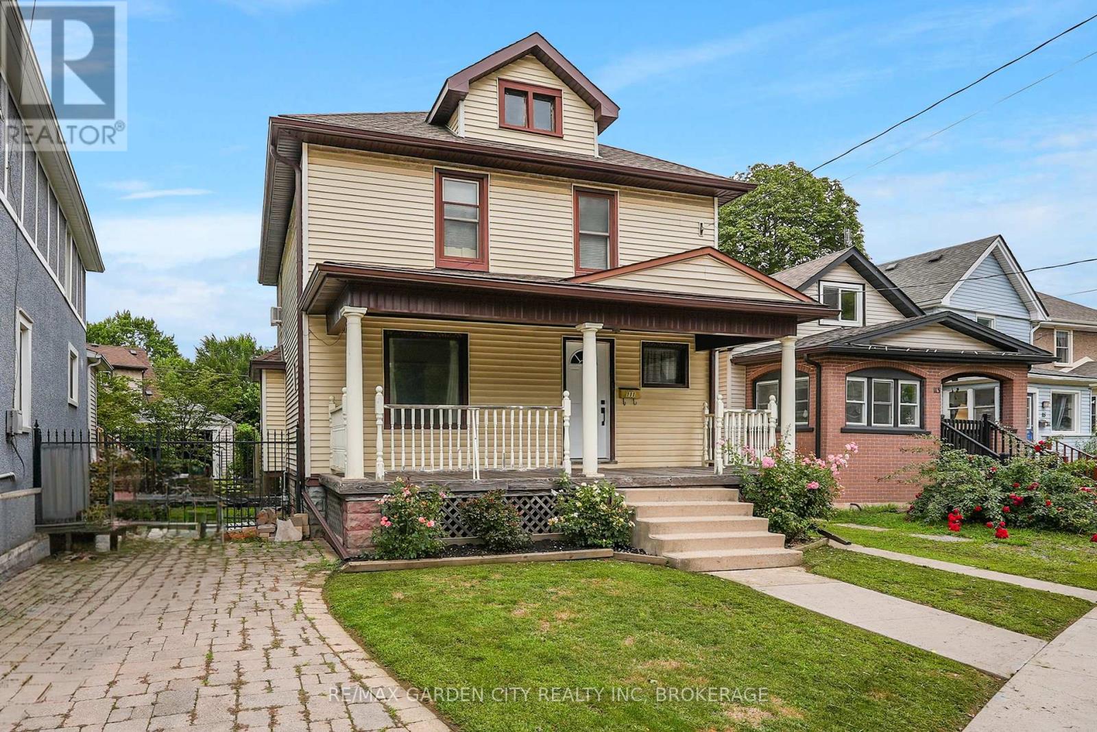 Photo 2 of 111 Lowell Avenue, St Catharines ON