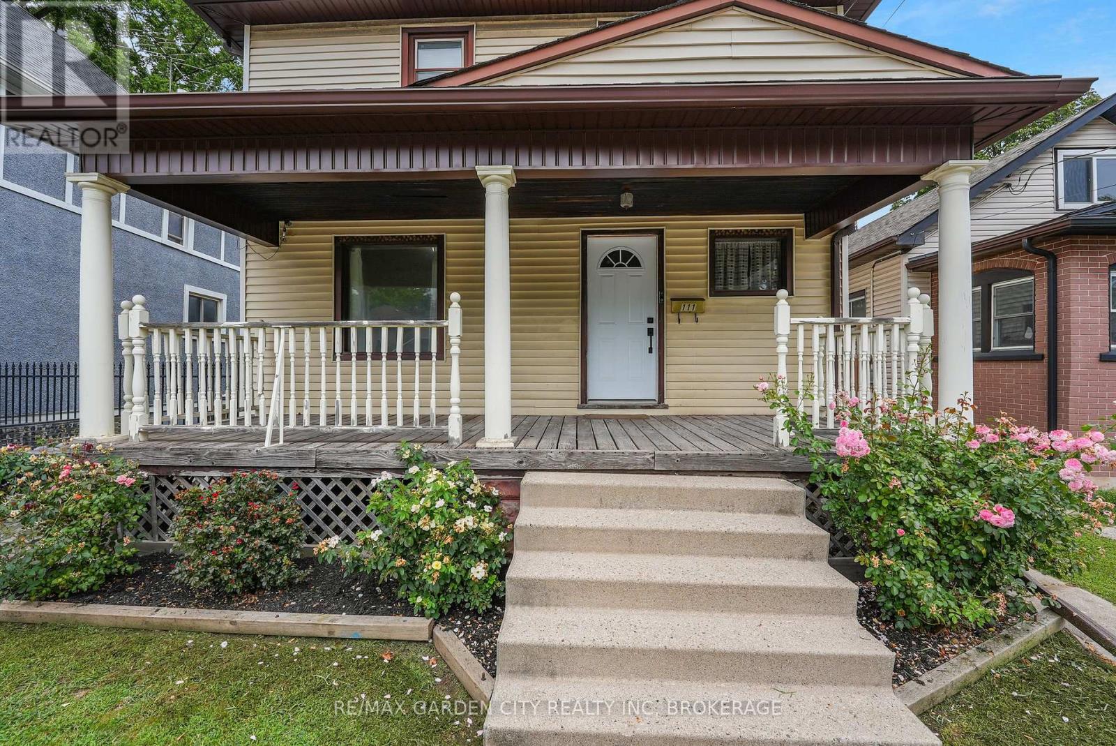 Photo 3 of 111 Lowell Avenue, St Catharines ON