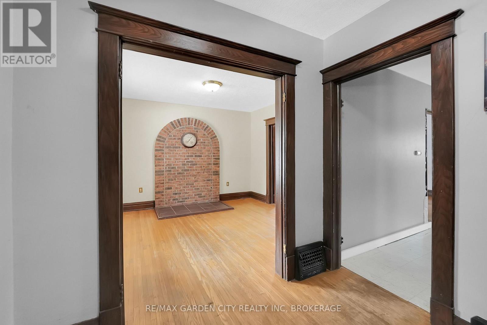 Photo 5 of 111 Lowell Avenue, St Catharines ON