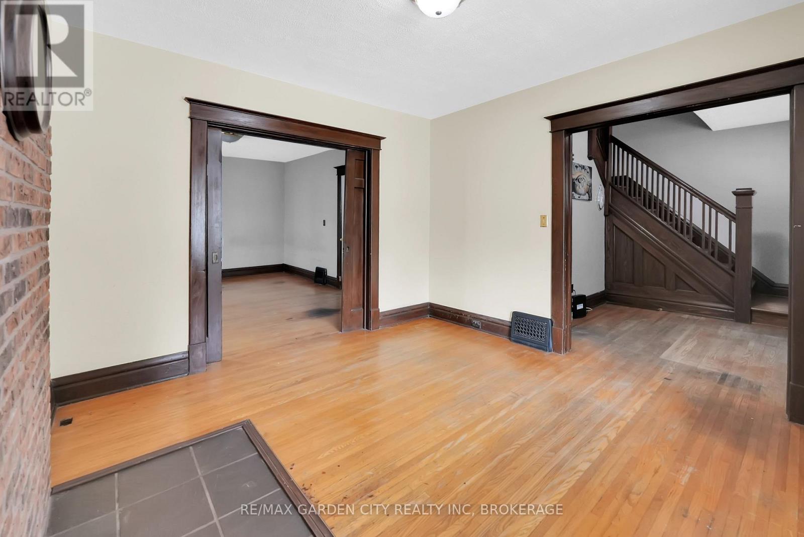 Photo 6 of 111 Lowell Avenue, St Catharines ON
