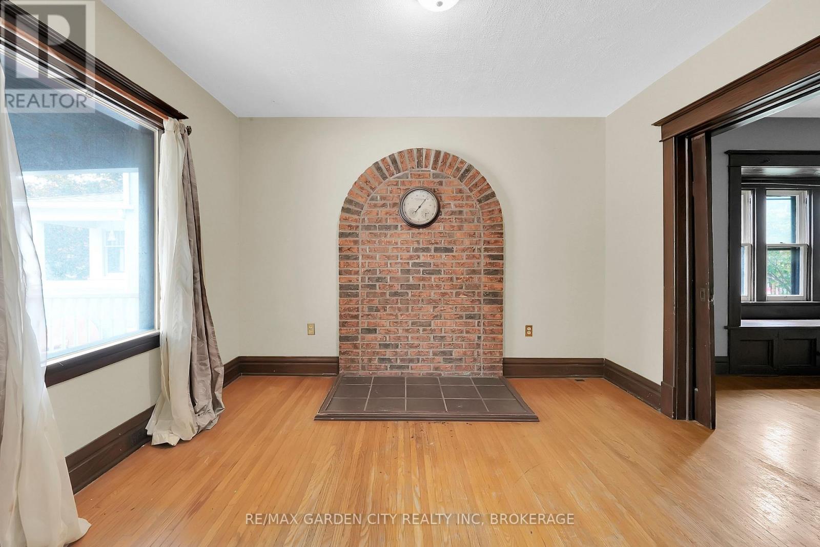 Photo 7 of 111 Lowell Avenue, St Catharines ON