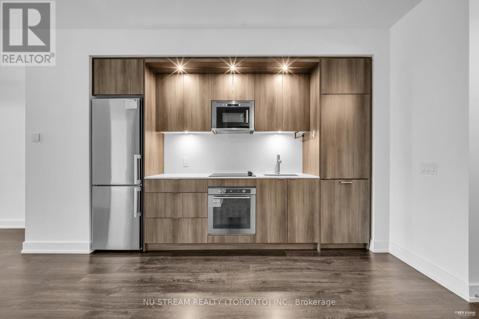 Photo 11 of 330 20 Inn On The Park Drive, Toronto ON