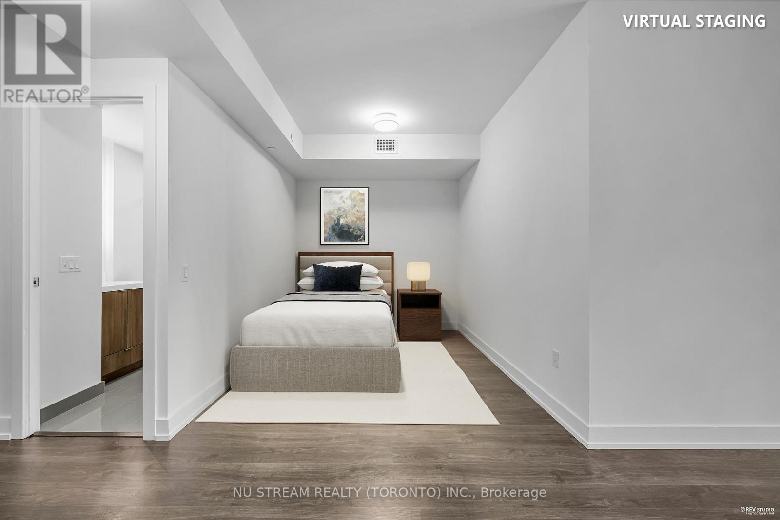 Photo 13 of 330 20 Inn On The Park Drive, Toronto ON
