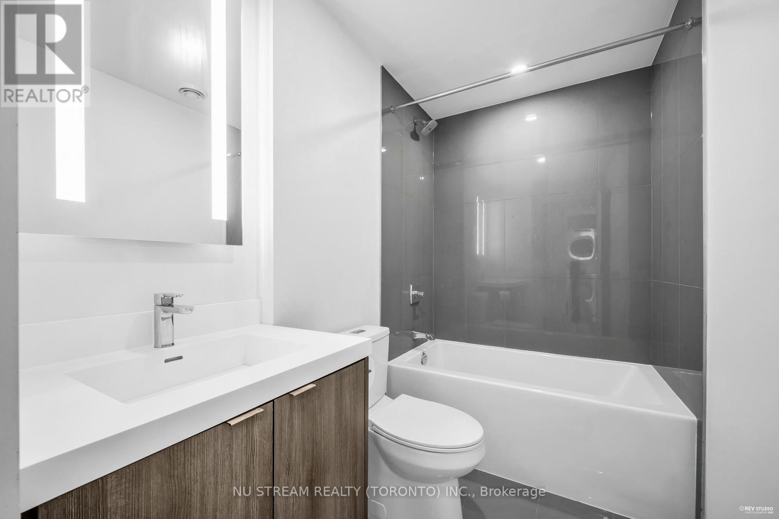 Photo 14 of 330 20 Inn On The Park Drive, Toronto ON