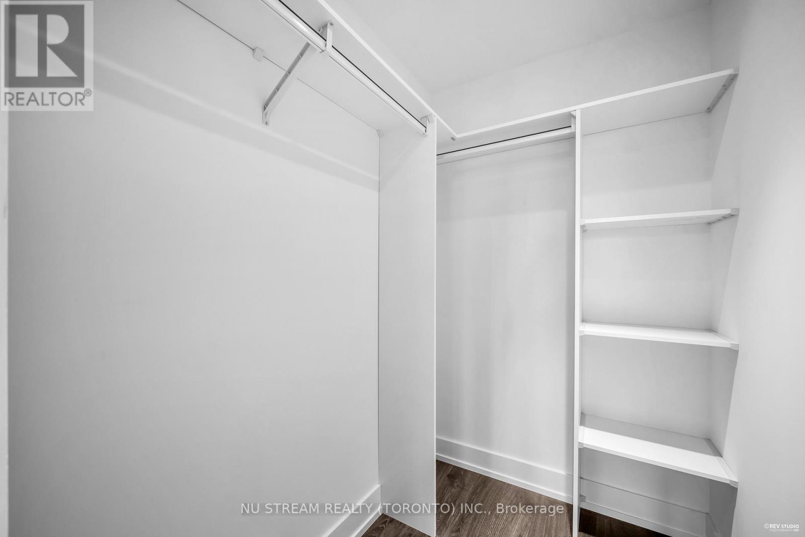 Photo 17 of 330 20 Inn On The Park Drive, Toronto ON