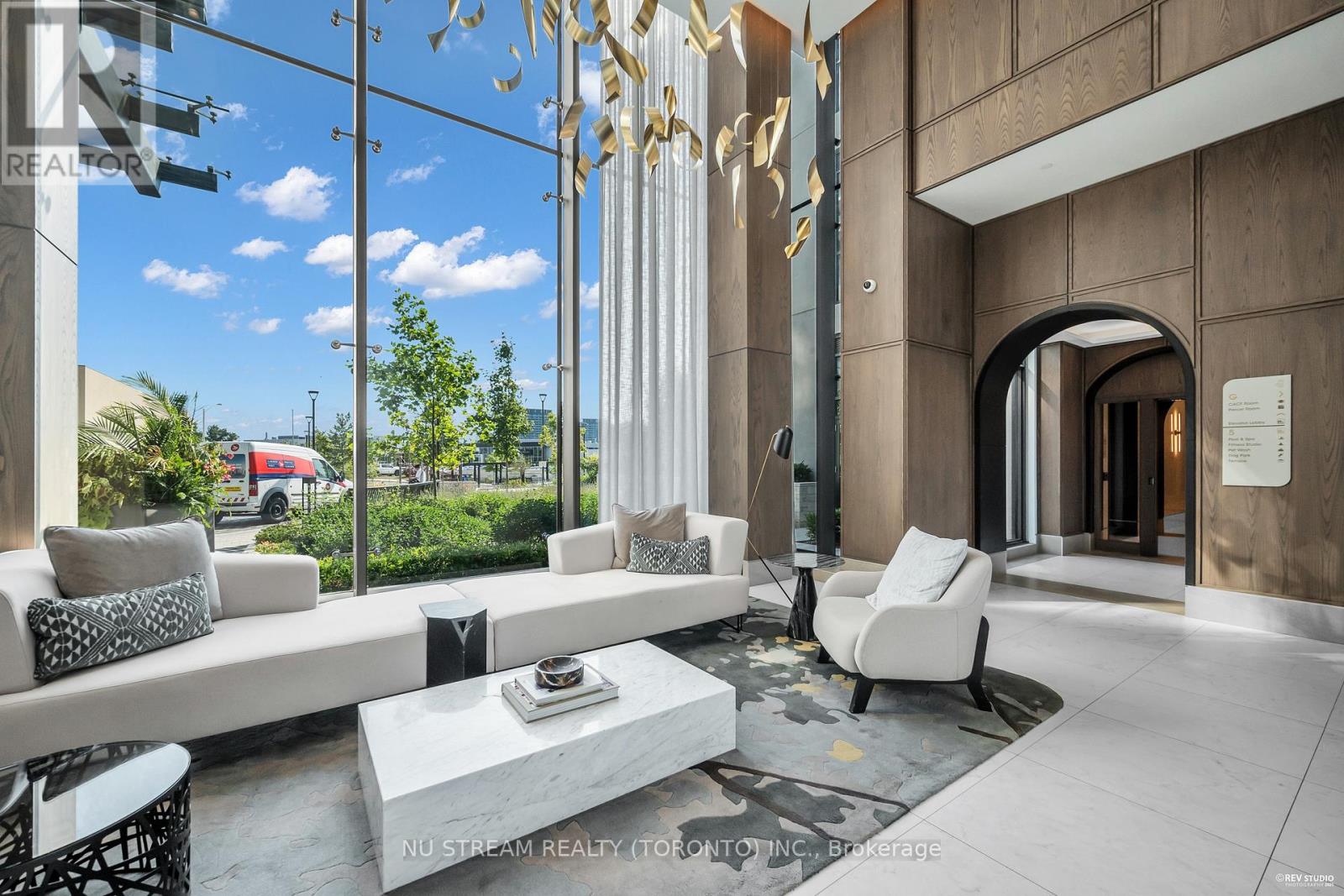 Photo 3 of 330 20 Inn On The Park Drive, Toronto ON