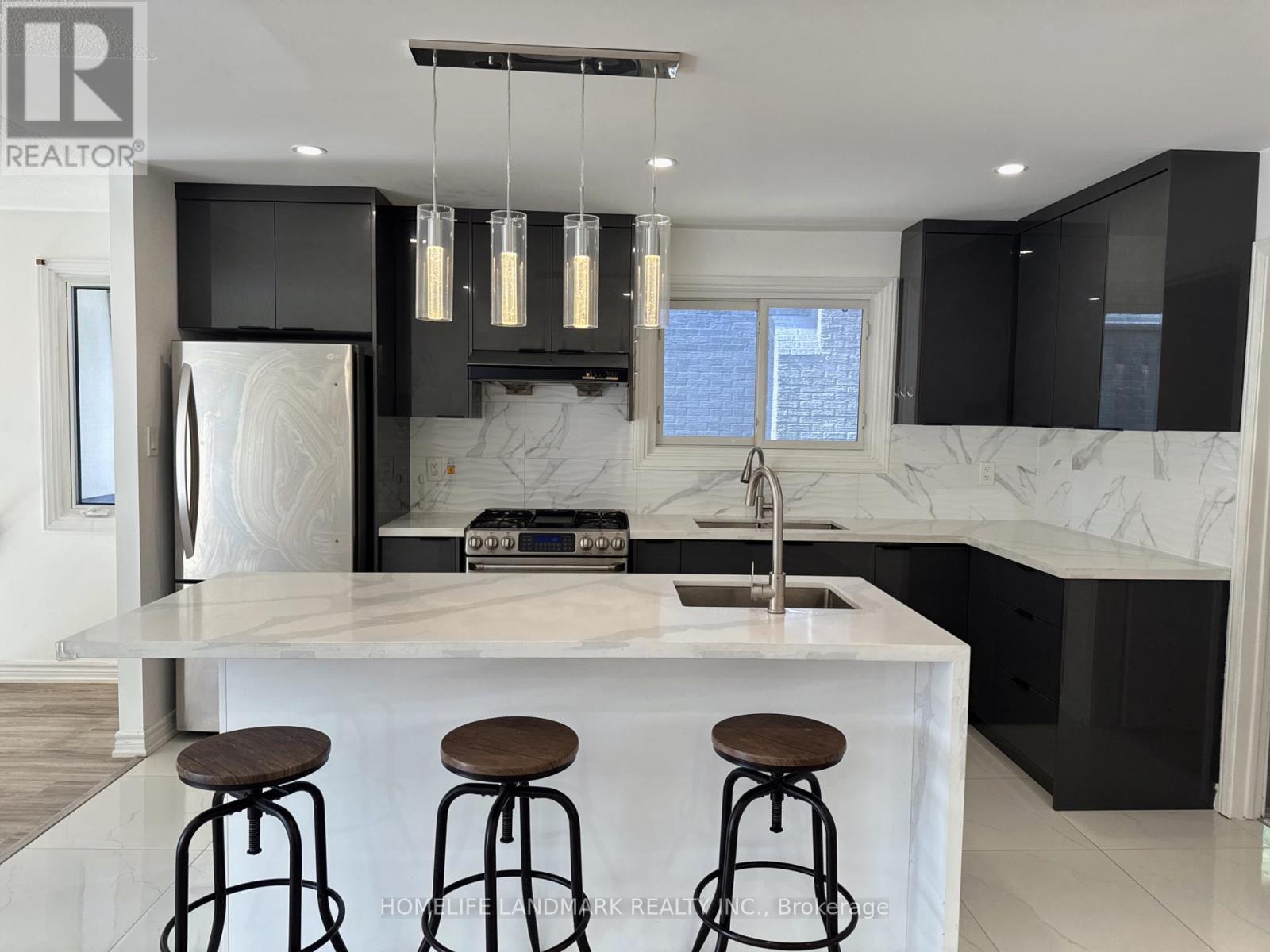 Photo 2 of 104 Loganberry Crescent, Toronto ON
