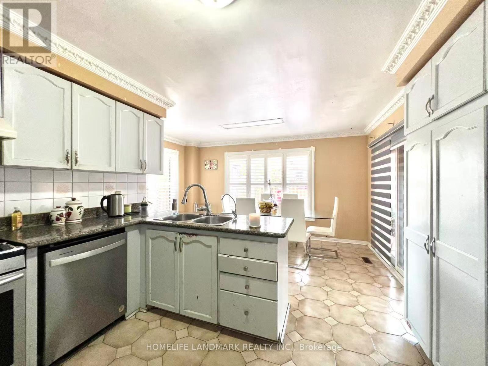 Photo 11 of 327 Goldhawk Trail, Toronto ON