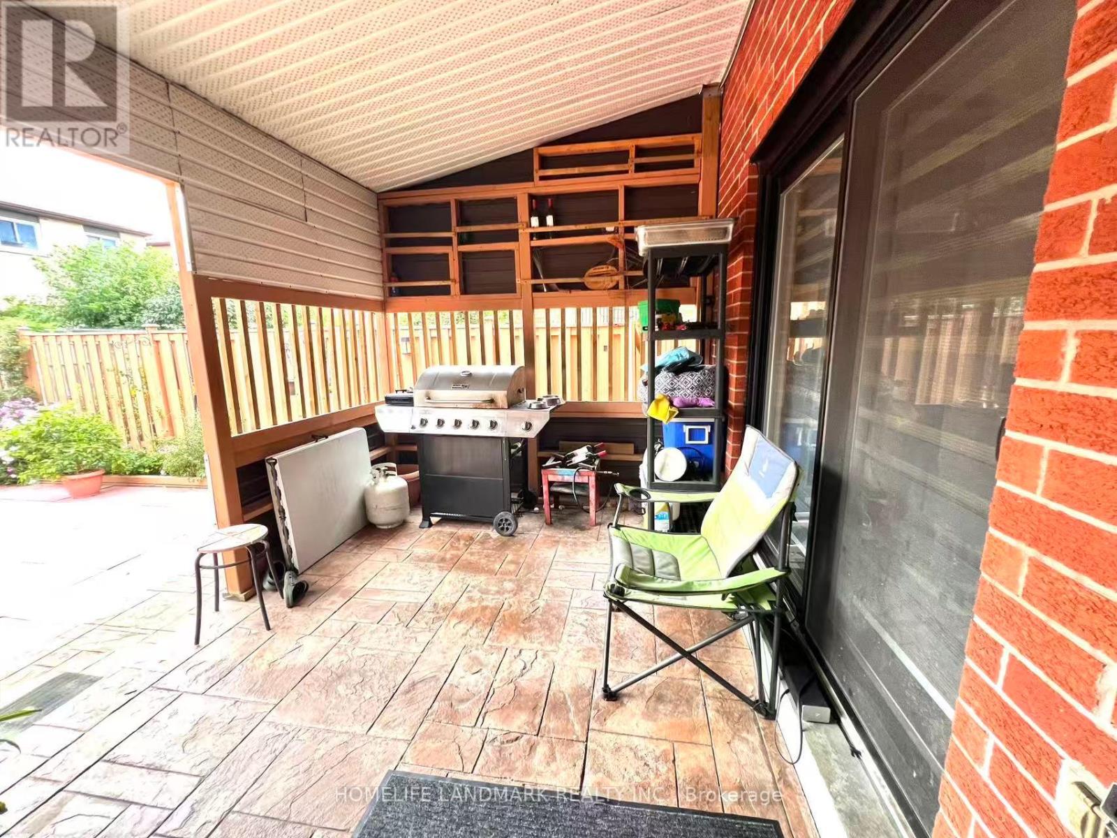 Photo 12 of 327 Goldhawk Trail, Toronto ON